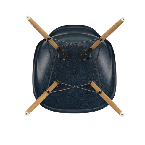 Cadeira Eames em Fibra de Vidro DSW / Base Freixo